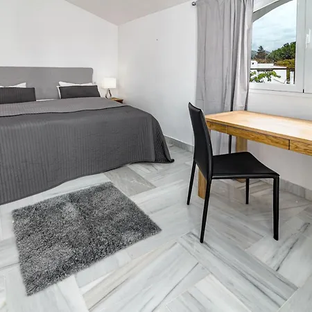 Stunning 4-bedroom Townhouse With Breathtaking Views In