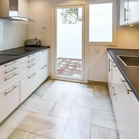 Stunning 4-bedroom Townhouse With Breathtaking Views In Vakantiehuis Marbella