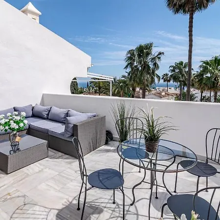 Vakantiehuis Stunning 4-bedroom Townhouse With Breathtaking Views In Marbella