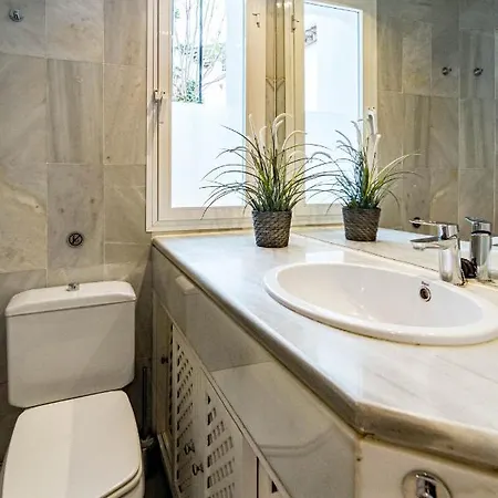 Vakantiehuis Stunning 4-bedroom Townhouse With Breathtaking Views In Marbella