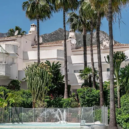 Stunning 4-bedroom Townhouse With Breathtaking Views In *