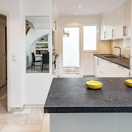 Stunning 4-bedroom Townhouse With Breathtaking Views In