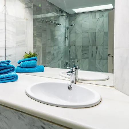 Stunning 4-bedroom Townhouse With Breathtaking Views In