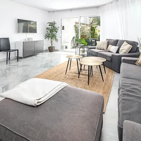 Stunning 4-bedroom Townhouse With Breathtaking Views In