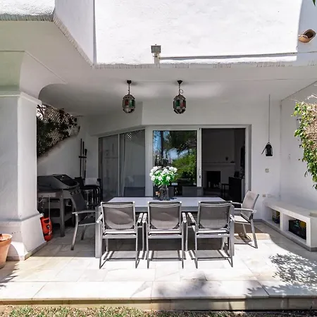 Stunning 4-bedroom Townhouse With Breathtaking Views In Vakantiehuis *