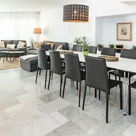 Stunning 4-bedroom Townhouse With Breathtaking Views In Vakantiehuis *