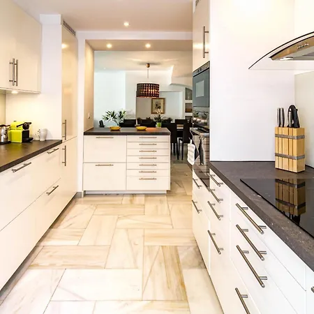 Stunning 4-bedroom Townhouse With Breathtaking Views In * Marbella