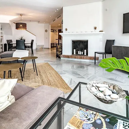 Holiday home Stunning 4-bedroom Townhouse With Breathtaking Views In