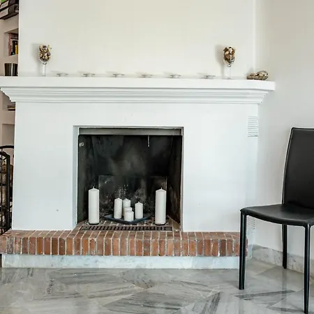 Stunning 4-bedroom Townhouse With Breathtaking Views In Holiday home Marbella